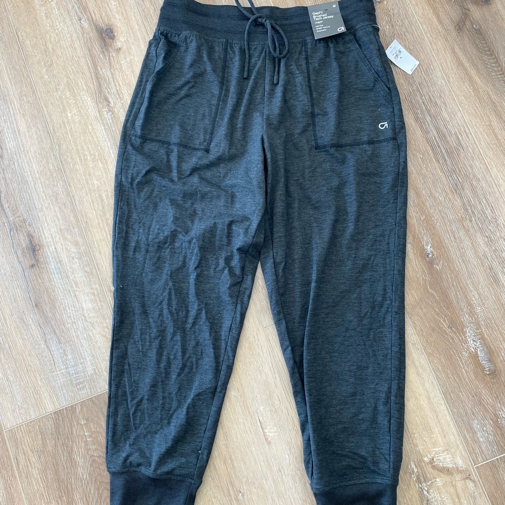 NWT GapFit brushed Tech Jersey Jogger